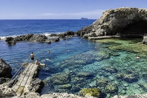 Las 10 playas más bonitas de Malta: calas, aguas turquesas y rincones imprescindibles