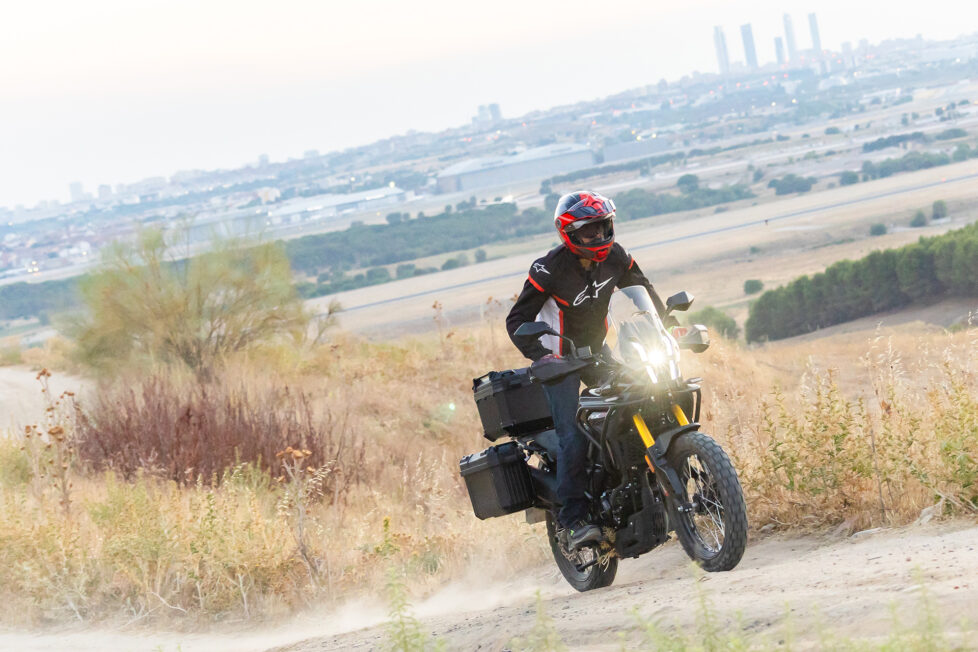 Prueba Cyclone RX2 125 2026: una trail para descubrir el mundo de la aventura