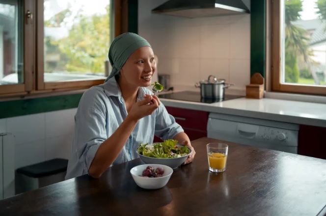 ¿Qué patrones de alimentación se relacionan con un menor riesgo de cáncer? Un estudio analiza seis dietas