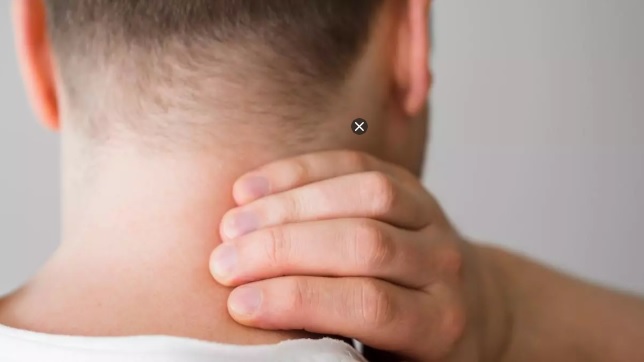Ronquera, dificultad para tragar o un bulto en el cuello