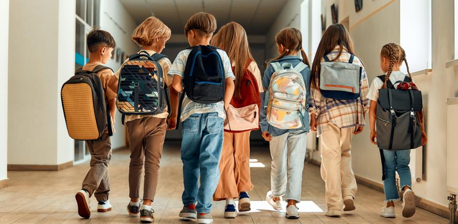 Mochilas escolares: cómo elegir la más adecuada para cuidar la espalda de los niños