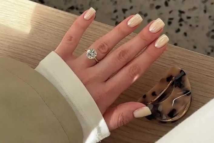 3 manicuras vainilla tendencia en septiembre que potencian y alargan visualmente el bronceado
