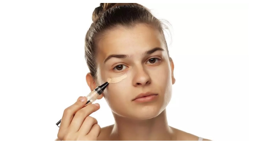 El corrector de ojeras de Kosas que conquista por su cobertura natural y sus 38 tonos