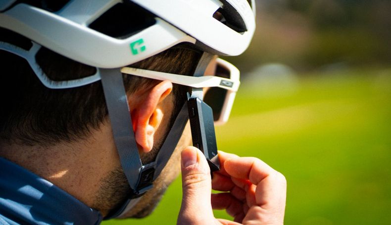 Lazer VeloVox: probamos los auriculares de oído abierto que permiten hablar, escuchar música y seguir atentos a la carretera