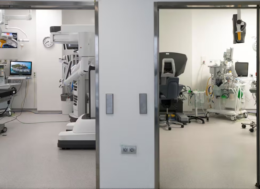 Urología acapara el 44 % de las intervenciones del Sergas con robots Da Vinci