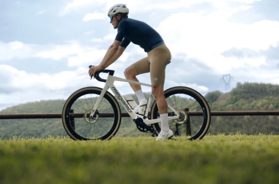 Megamo Upon: la e-road de carbono que combina 150 Nm y 600 Wh