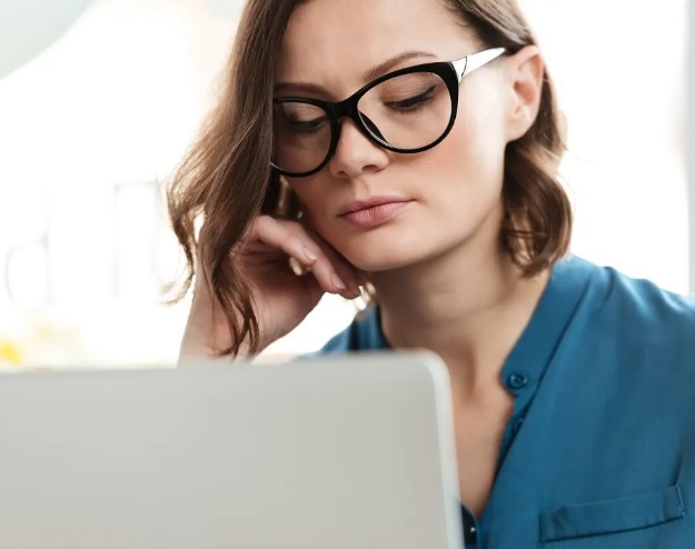 Gafas para trabajar con pantallas: cuáles recomienda la oftalmología