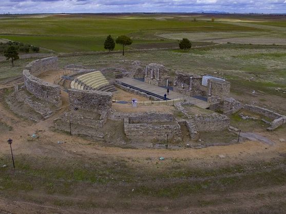 El pueblo de Badajoz que esconde una ciudad romana y un teatro que sigue vivo 2.000 años después
