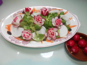 DECORANDO ENSALADAS CON FLORES DE RABANITO