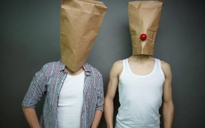 Un experto en comunicación no verbal explica cómo detectar si alguien miente al hablar: «Lo más importante…»